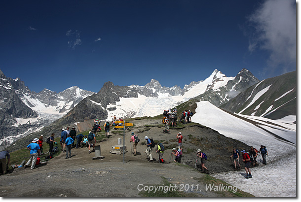 Tour de Mont Blanc, Rifugio Bonatti - Grand Col Ferret - La Fouly